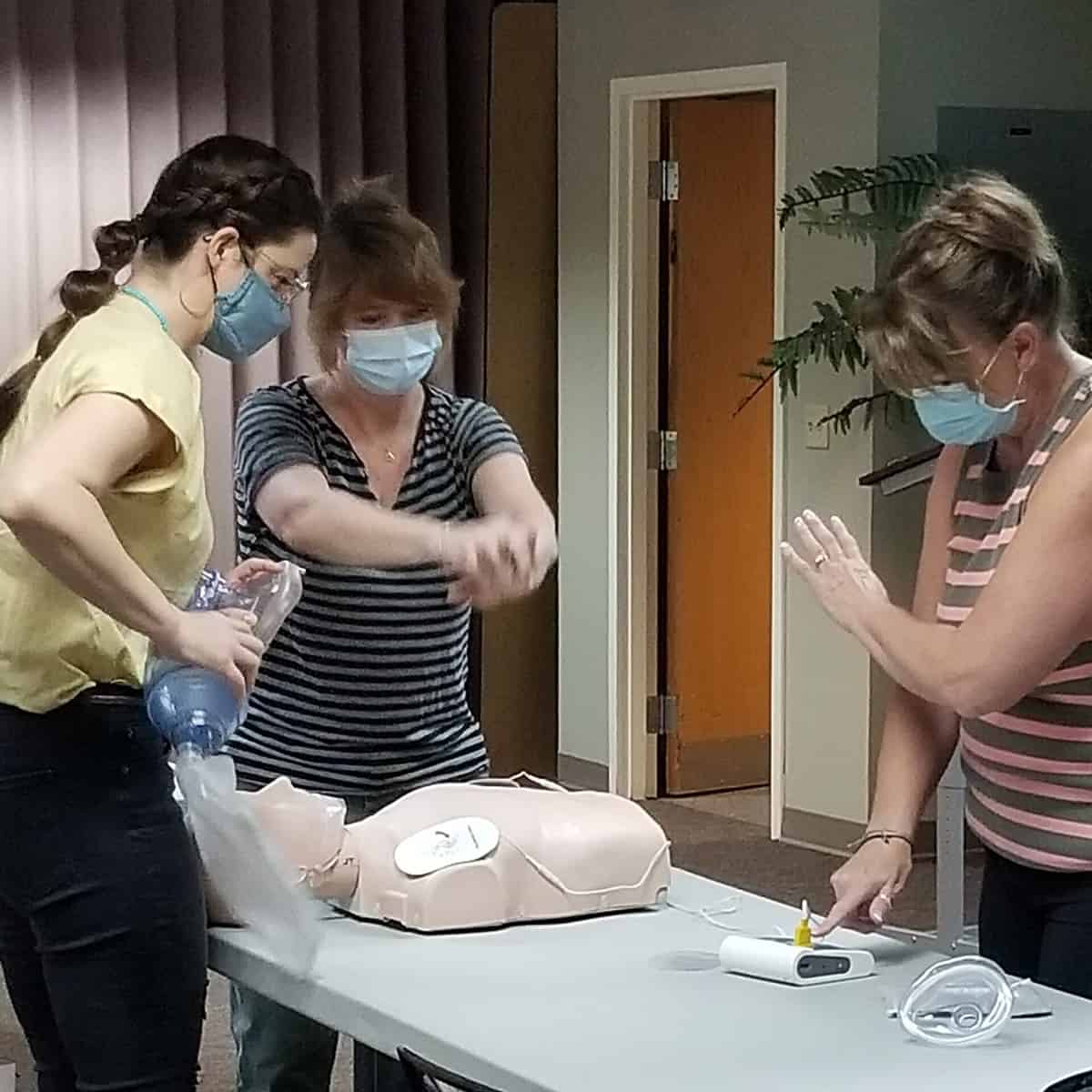 Student-Giving-AED-Defib-Command-9-21